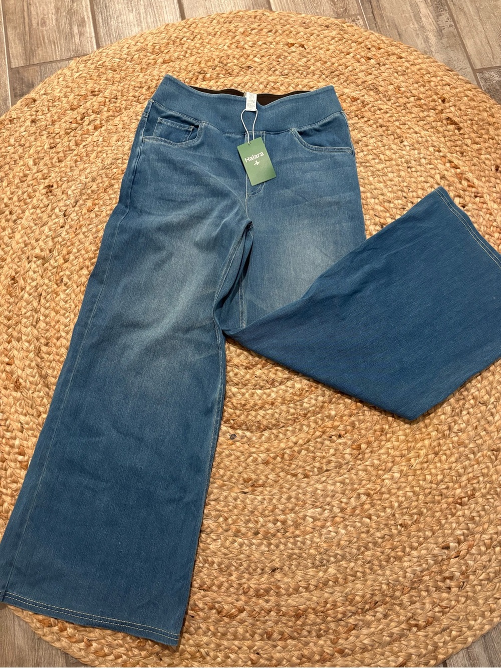 HALARA Wide-Leg Jeans in Denim Blue